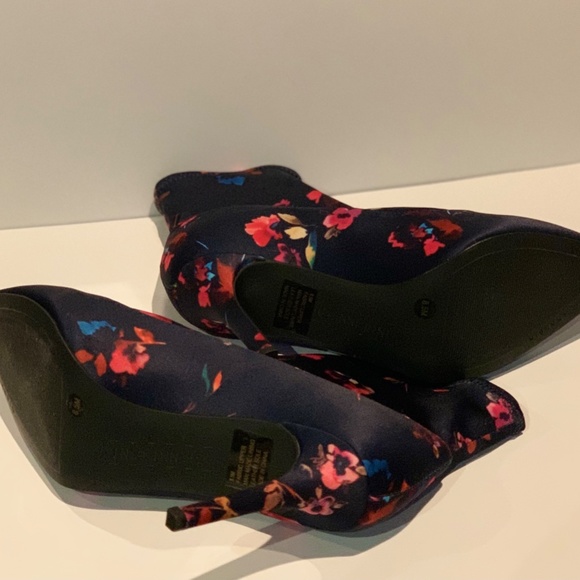 Gianni Bini Flower Fabric Bootie - Picture 3 of 3